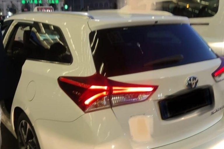 Il taxi fotografato da Aboubakar Soumahoro