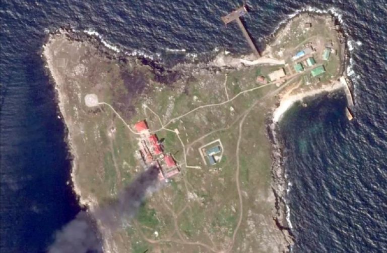 Snake Island vista da un drone