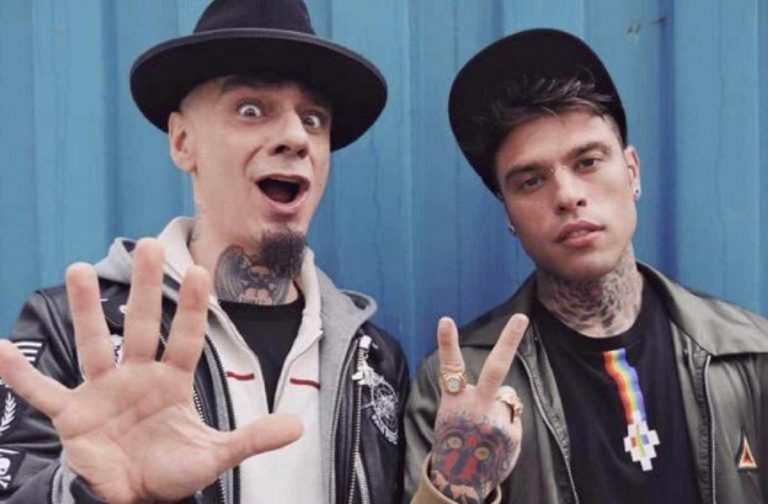 Fedez e J-Ax tornano a seguirsi sui social: nuova hit in arrivo?