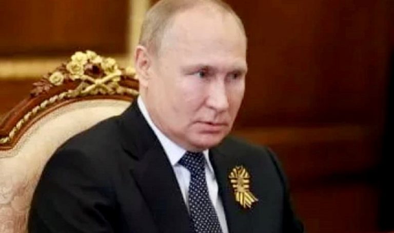 Putin con la cravatta Marinella