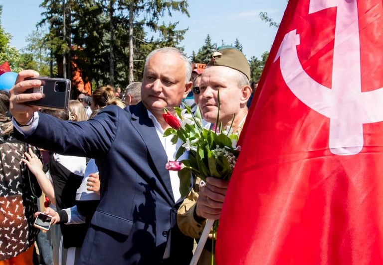 Il filo russo Igor Dodon oggi 9 maggio alla manifestazione da lui capeggiata