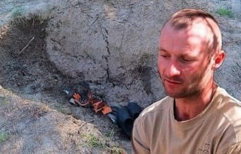 Mykola Kulichenko e la fossa in cui è stato gettato