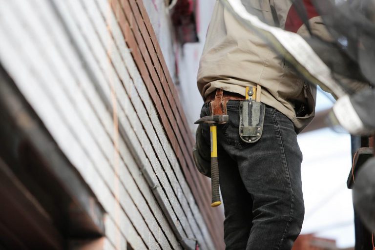 Infortunio sul lavoro a Lerici, muore operaio in un cantiere edile