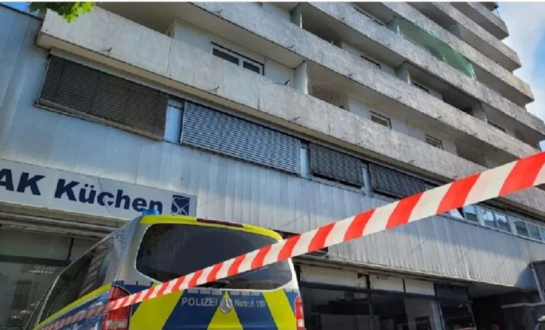 Il palazzo dove sono stati trovati i due ragazzini morti