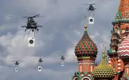 Un frame della parodia sulla parata a Mosca