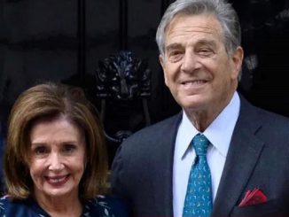 Paul Pelosi con la moglie Nancy