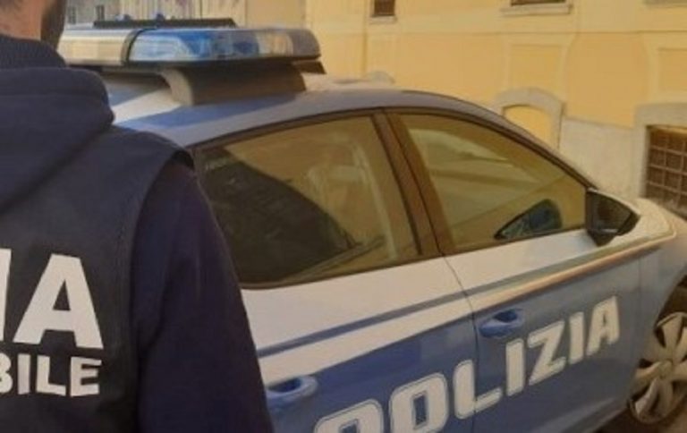 La polizia scopre una chat sui posti di blocco