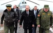Vladimir Putin con i suoi generali