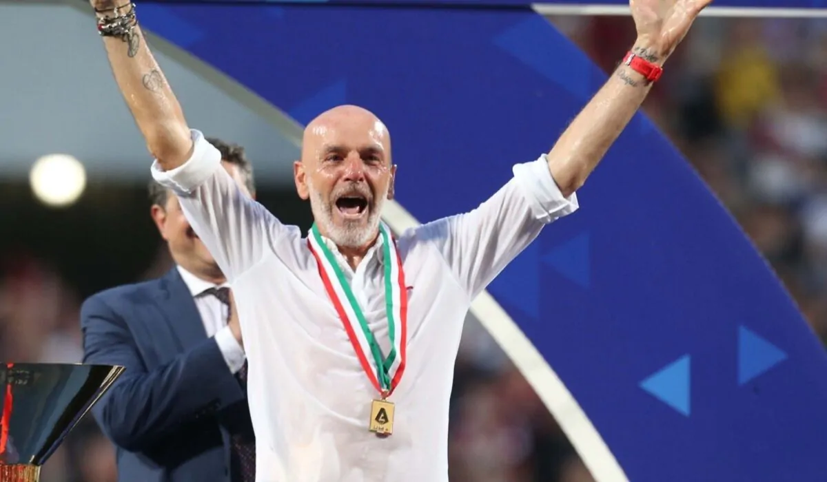 Scudetto Milan medaglia Pioli