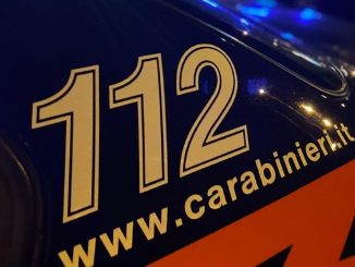 I Carabinier hanno fermato un uomo che ha sparato in aria in un bar