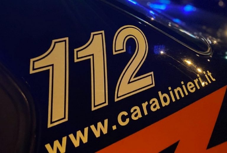 I Carabinier hanno fermato un uomo che ha sparato in aria in un bar