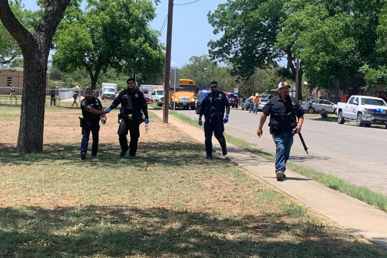 sparatoria scuola elementare texas