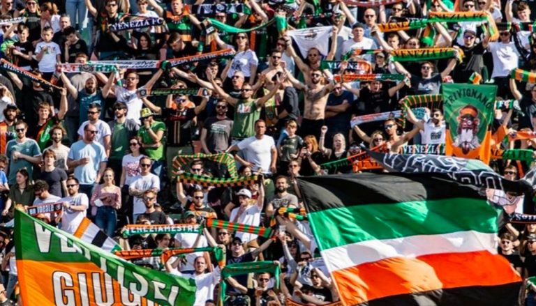 Tifosi Venezia Fonte twitter: https://twitter.com/CabineSport/status/1525491605301608448/photo/1