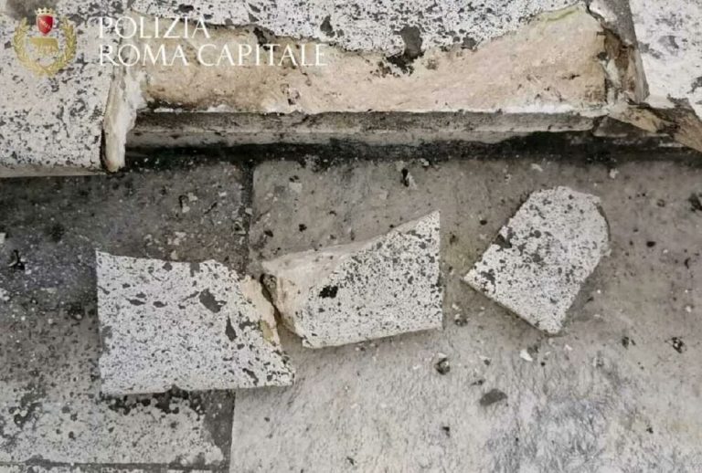 Trinità dei Monti danneggiata
