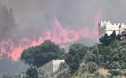 La montagna di Erice aggredita dalle fiamme