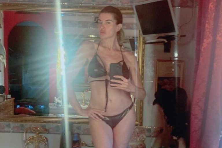 Alba Parietti in costume