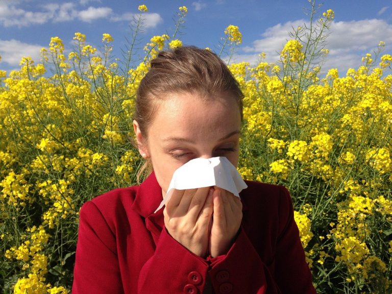 Senza mascherine tornano le allergie da polline