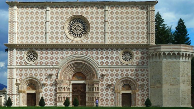 La basilica in cui si stanno tenendo i funerali del piccolo Tommaso