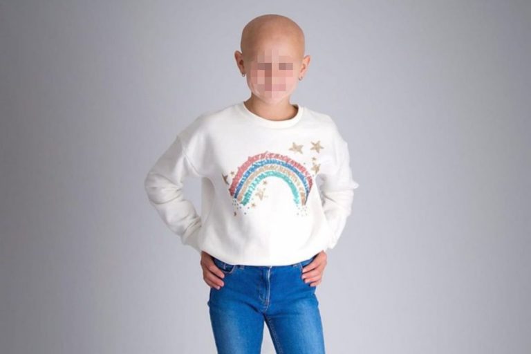 bambina vittima bullismo capelli