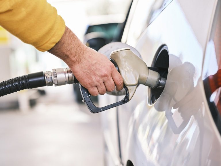Sventata una truffa sui carburanti allungati