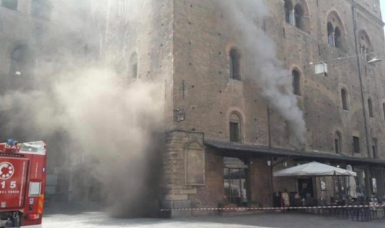 incendio palazzo Re Enzo