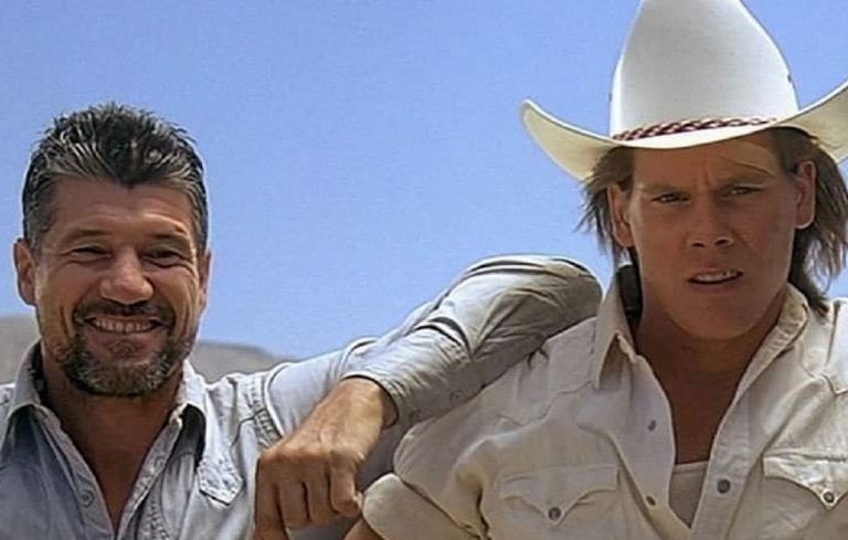 Fred Ward in Tremors con Kevin Bacon