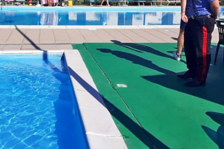 bambino morto Spagna piscina