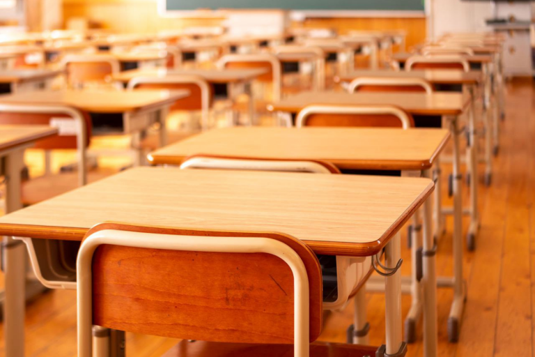 modena tentato suicidio scuola
