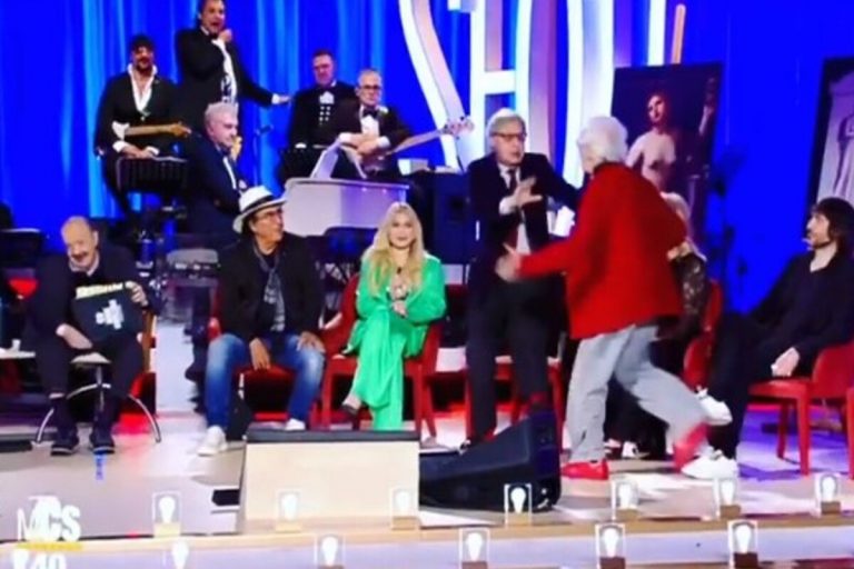 Sgarbi dopo rissa Mughini
