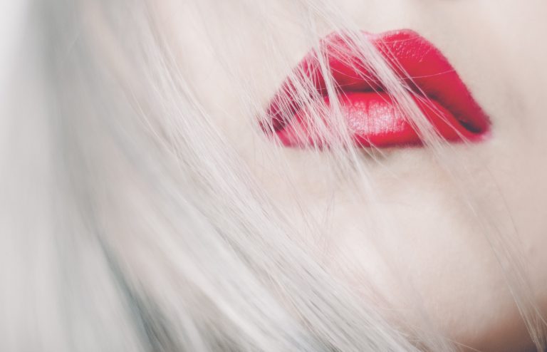 Labbra voluminose per l’estate: consigli e rimedio naturale