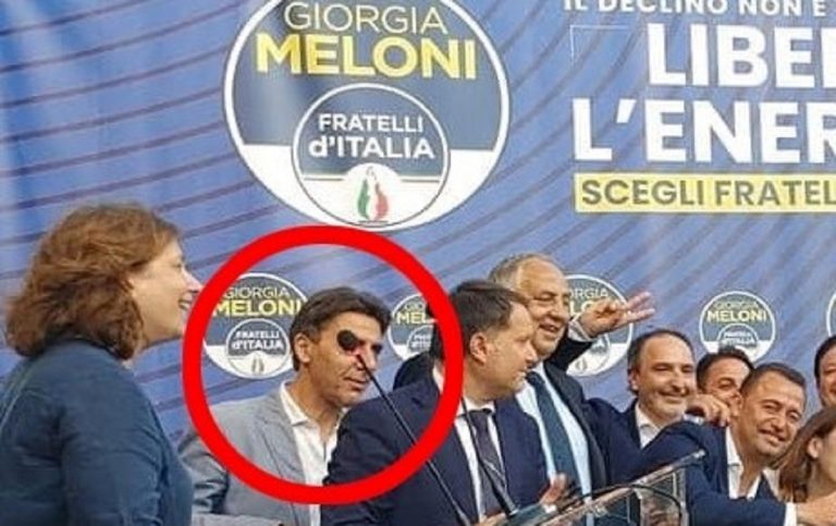 Francesco Lombardo sul palco in campagna elettorale