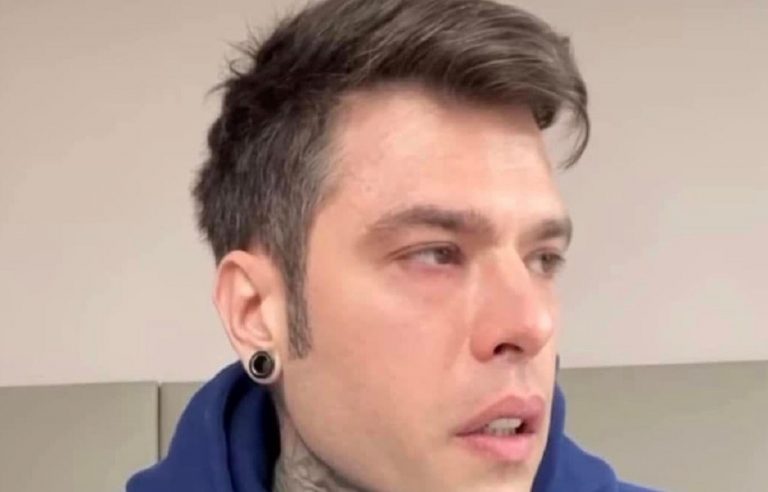Fedez non le manda a dire al Papa