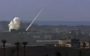 Il lancio di un razzo da Gaza