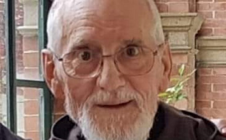 Padre Flavio Roberto Carraro