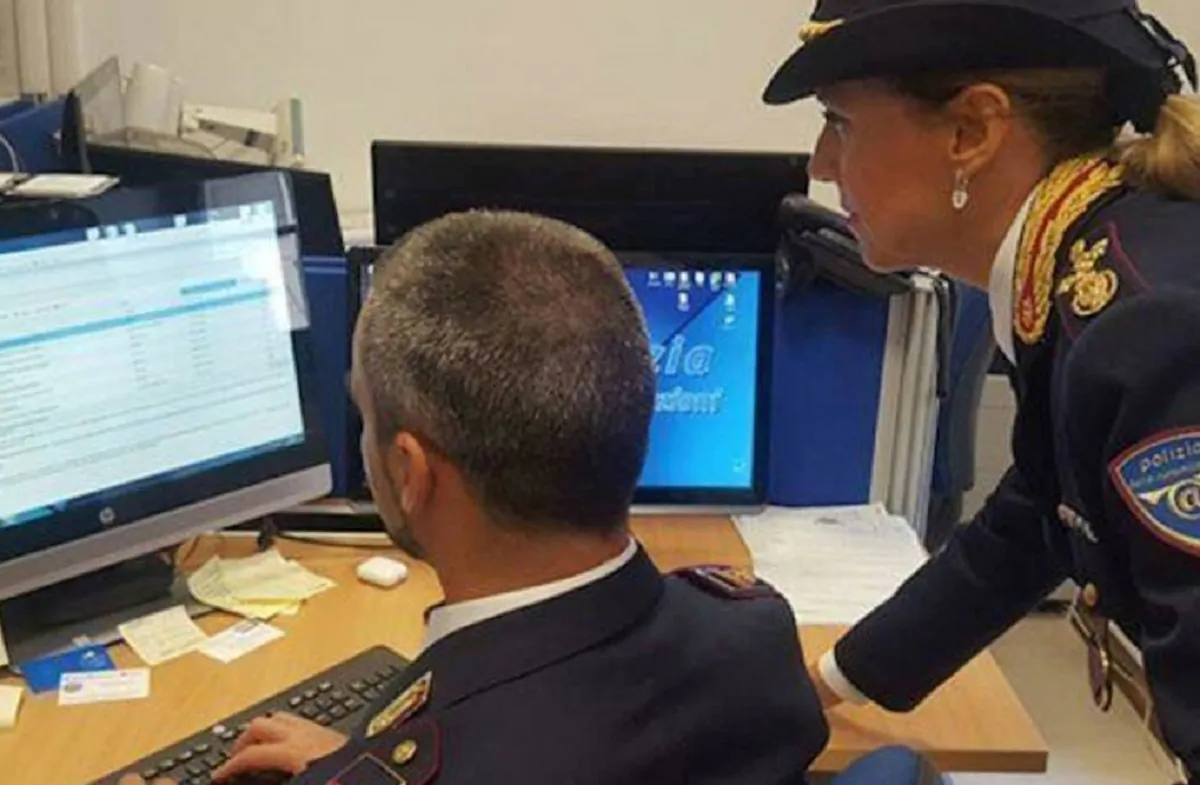 Polizia postale in azione contro una baby gang siciliana
