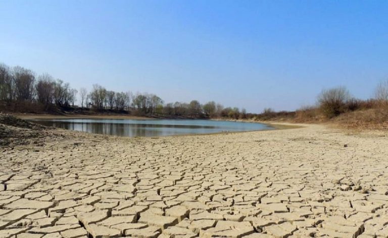 Un desolante scatto del Po in secca