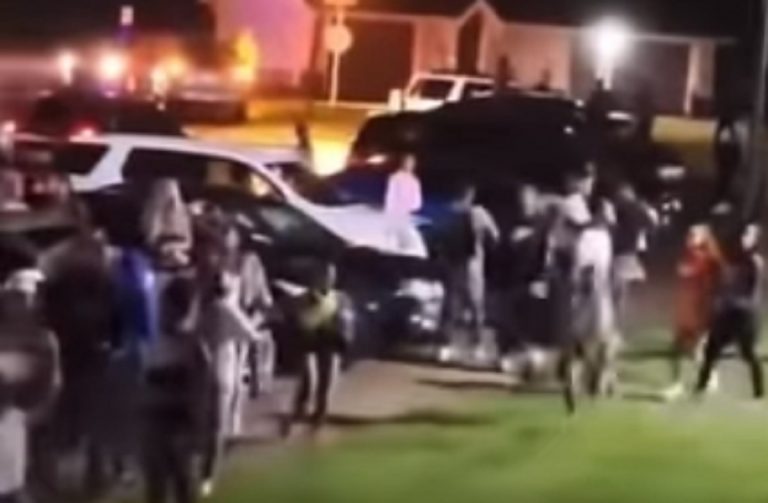 Il momento degli spari contro gli avventori
