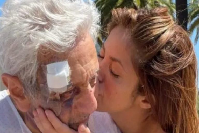 Shakira cura padre foto
