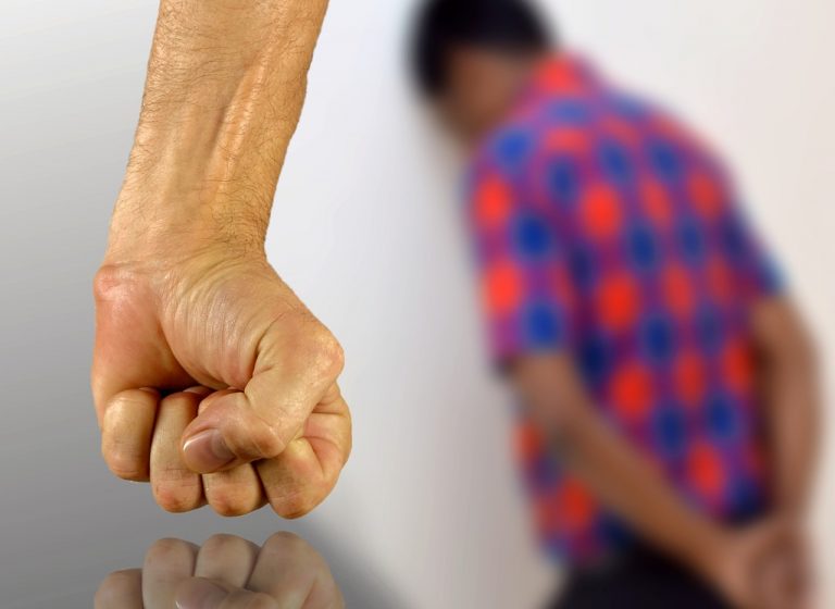 Ragazzo con problemi psichici picchiato ad Acerra