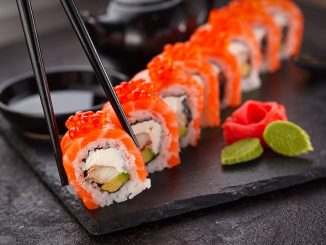 Come preparare il sushi a casa: consigli e migliori strumenti