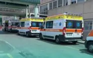 Fila di ambulanza in uno spot di primo soccorso a Roma