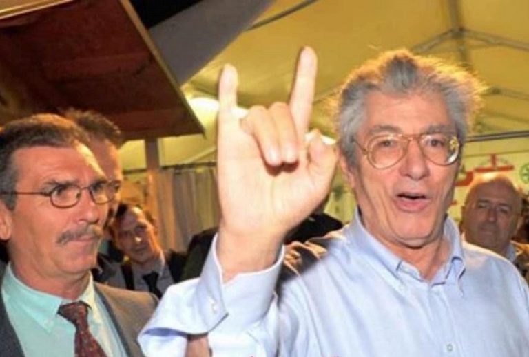 Francesco Aresi ed Umberto Bossi in una foto postata da Roberto Calderoli
