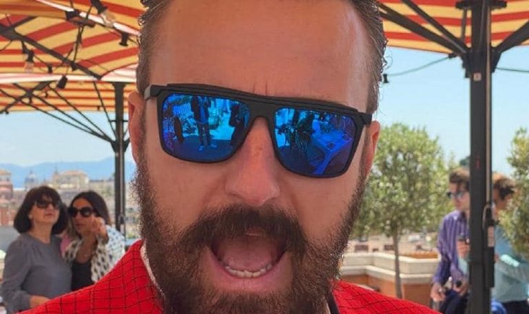 Francesco Facchinetti a testa bassa contro gli influencer "scrocconi"