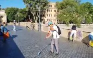 Giapponesi puliscono Ponte Sisto a Roma