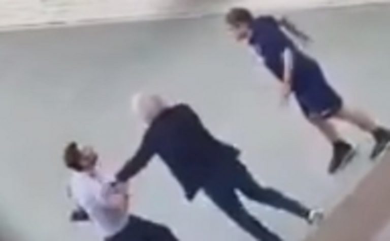 Un frame della lite fra Juric e Vagnati