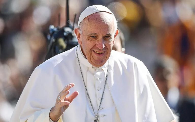 Papa Francesco: "Per ora non mi dimetto"