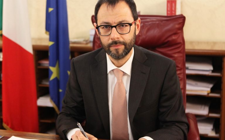 Il ministro Stefano Patuanelli