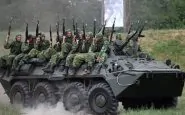 Truppe russe su un BTR-80