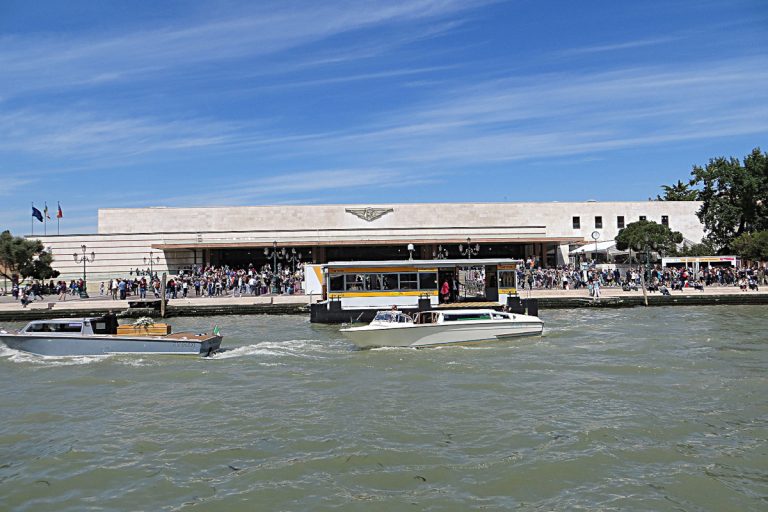 allarme bomba stazione venezia