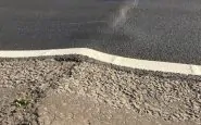 Strada deformata in Inghilterra a causa del caldo